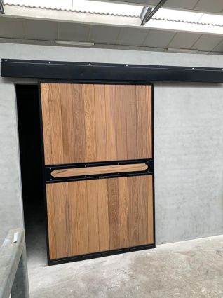 Porte de grange coulissante ou porte d‘accès - conception sur mesures