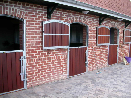 Porte cintrée à double battant pour box-cheval