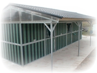 Ecurie COUNTRY de Westland est le modèle de base avec un large et confortable auvent